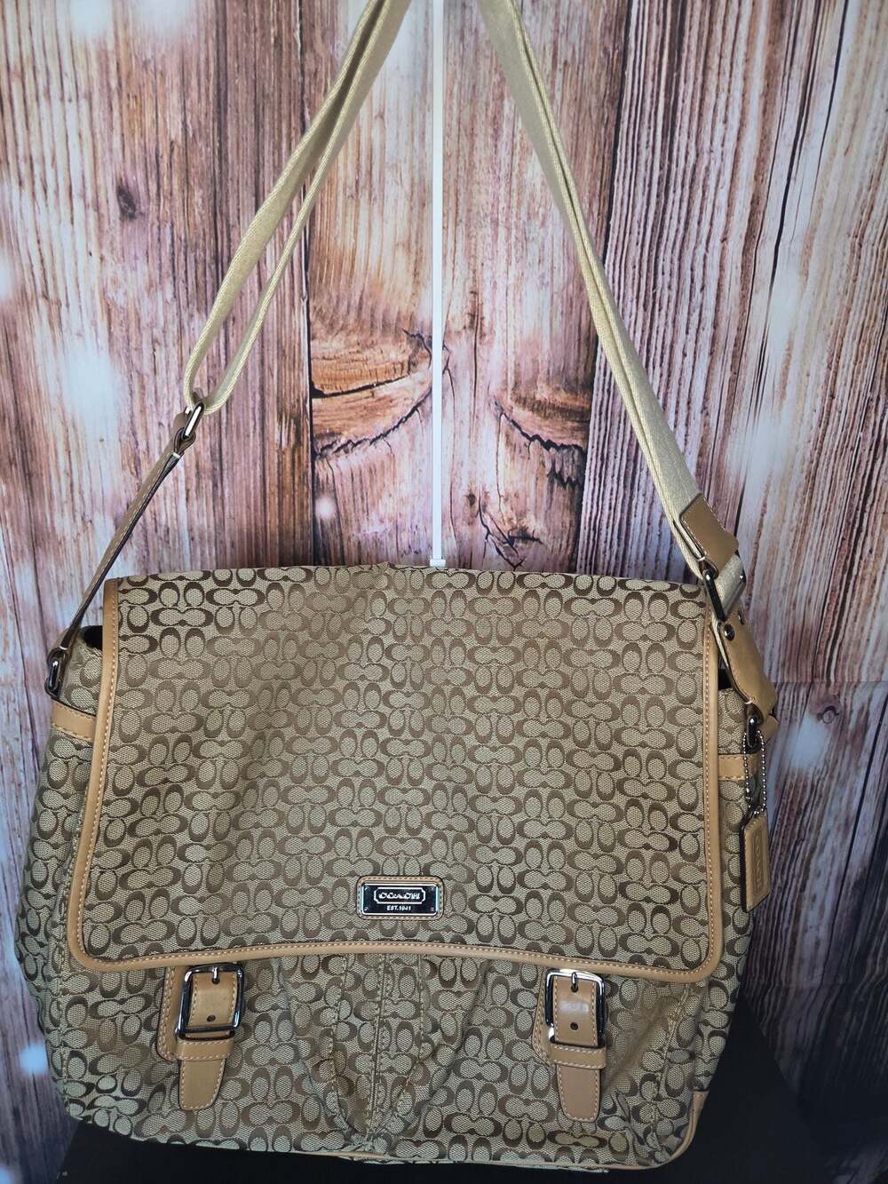 Coach 6CM Signature Small Messenger Crossbody Bag F70283